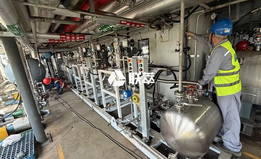 山东农药厂应用LC-250型三级离心萃取机