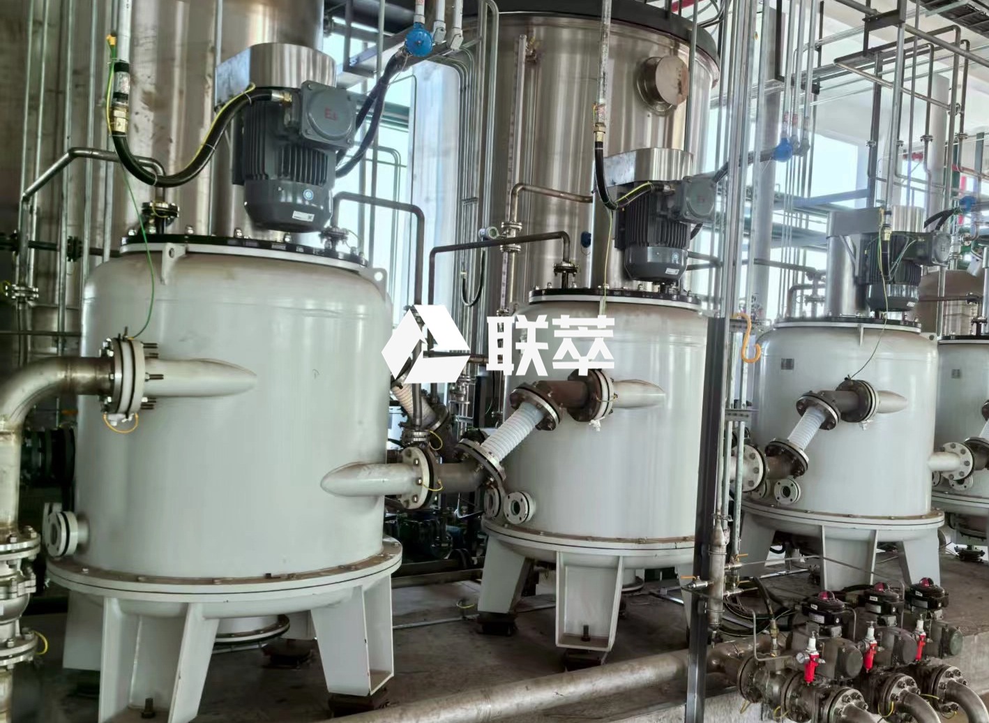 ‌山东联萃离心萃取机应用于苯二酚物料体系萃取分离的技术分析